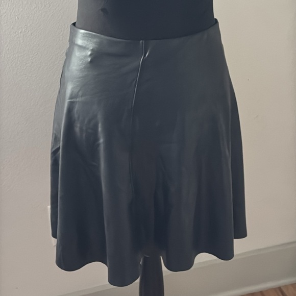 SPANX black faux leather skater skirt Sz S - Picture 6 of 11